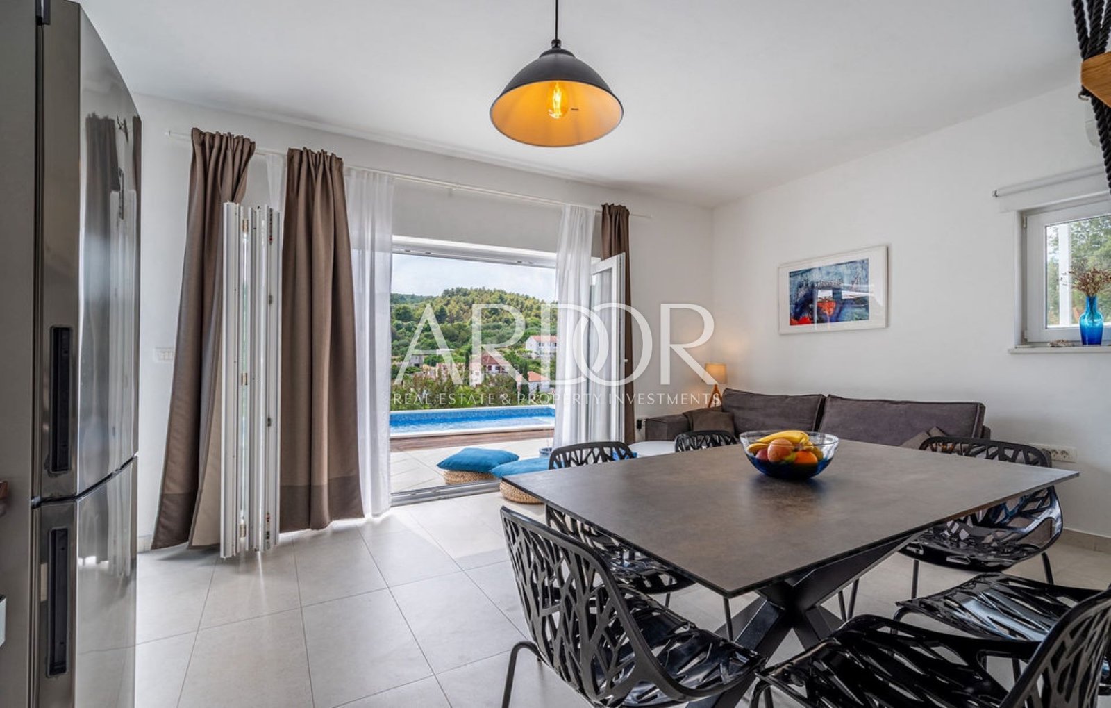 1771582056_cld628_living_06