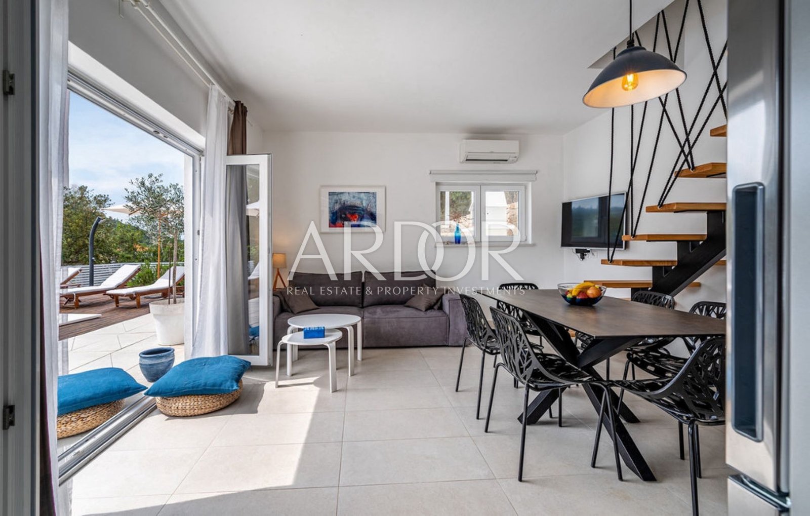 1771582058_cld628_living_05