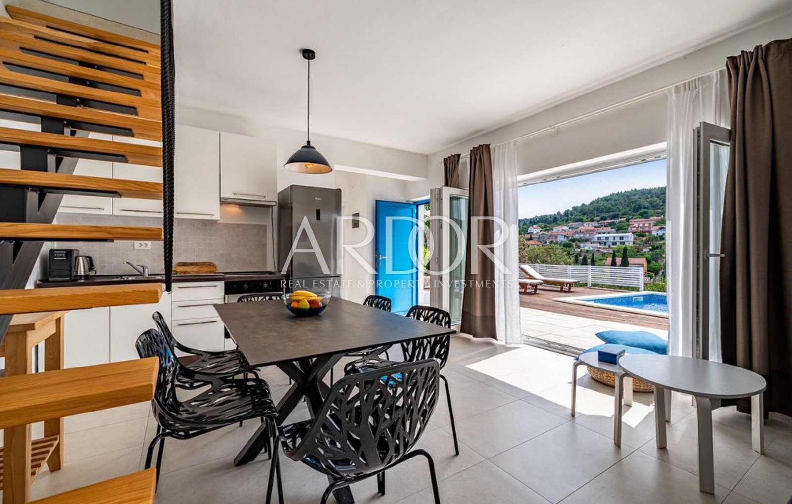 1771582060_cld628_living_04