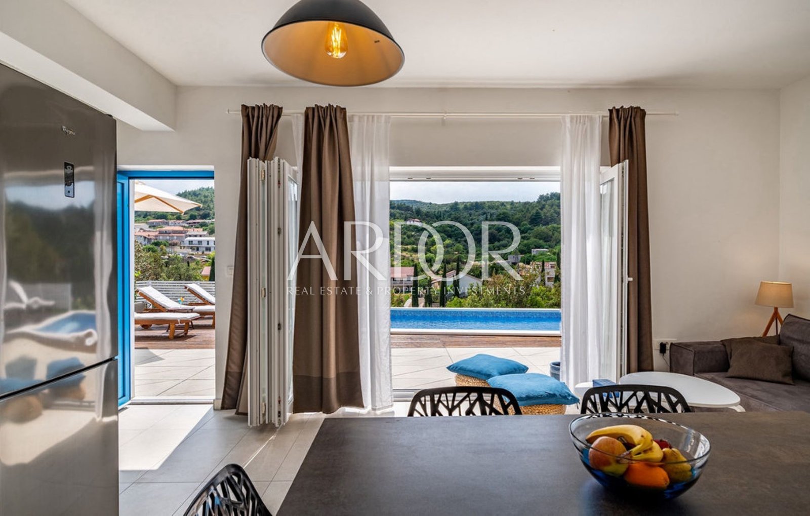 1771582062_cld628_living_03