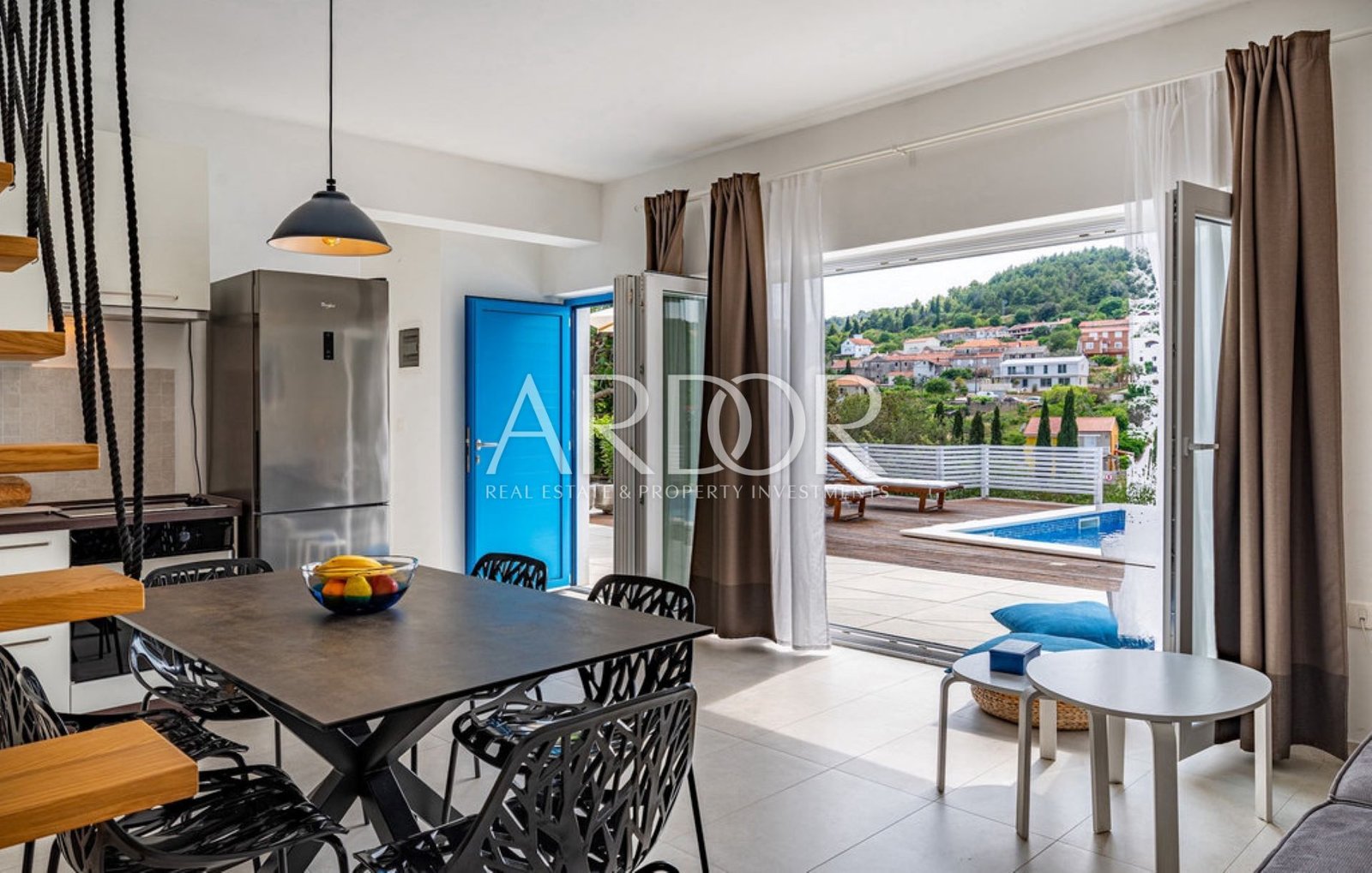 1771582064_cld628_living_02